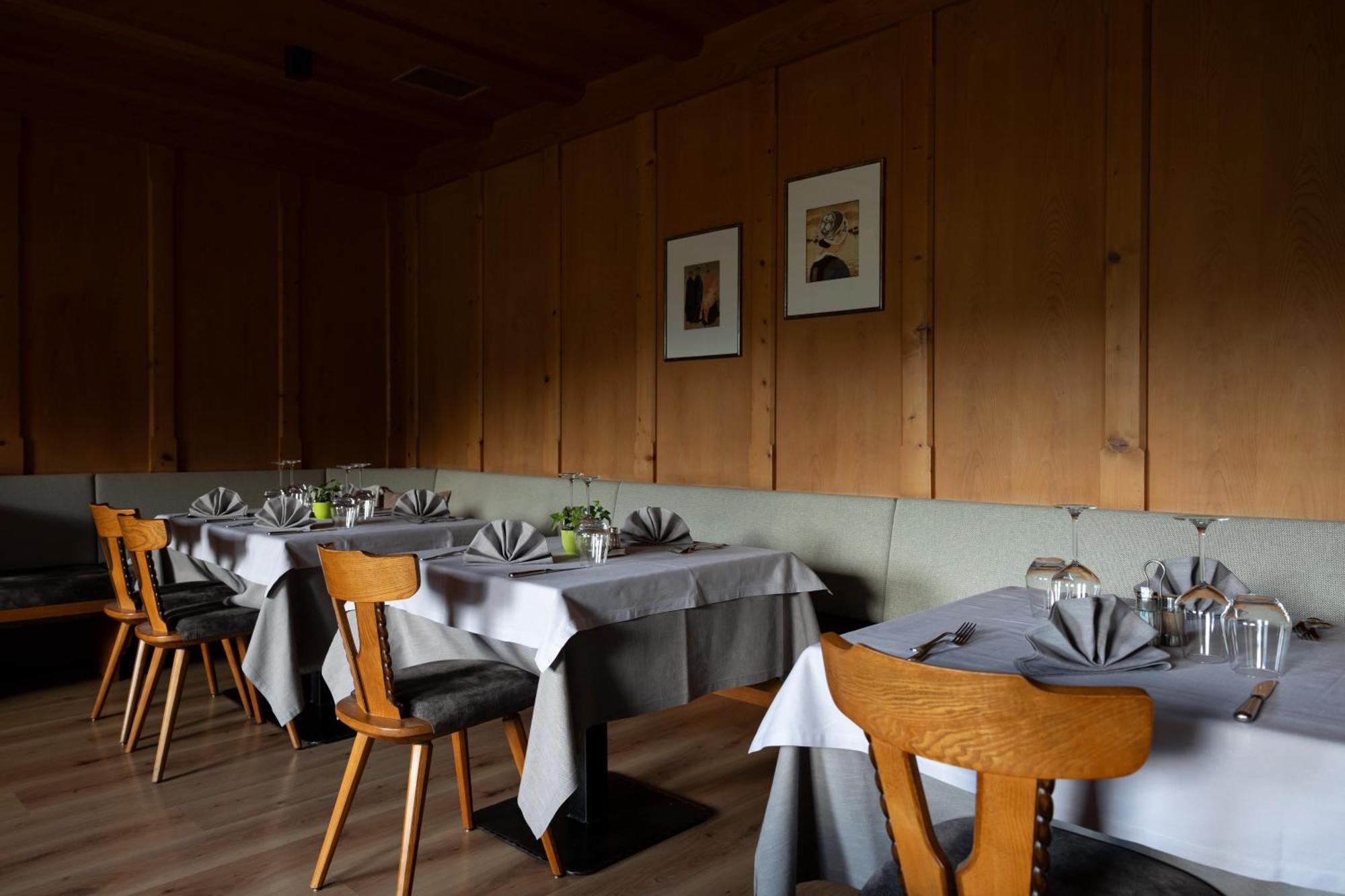 Hotel Alpenrose Dolomites La Valle Exterior photo