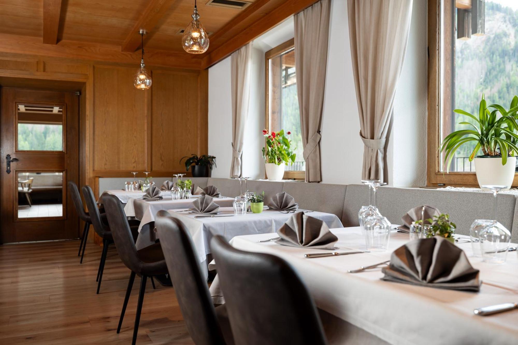 Hotel Alpenrose Dolomites La Valle Exterior photo